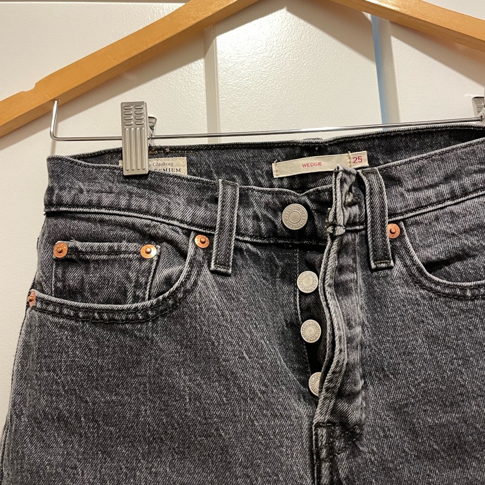 Levi’s Wedgie Black Women's Jeans - Picture 3 of 8